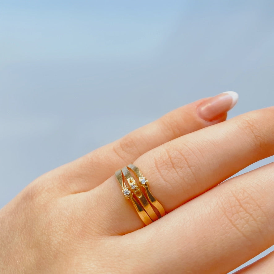 10K Gold Diamond Curve Ring