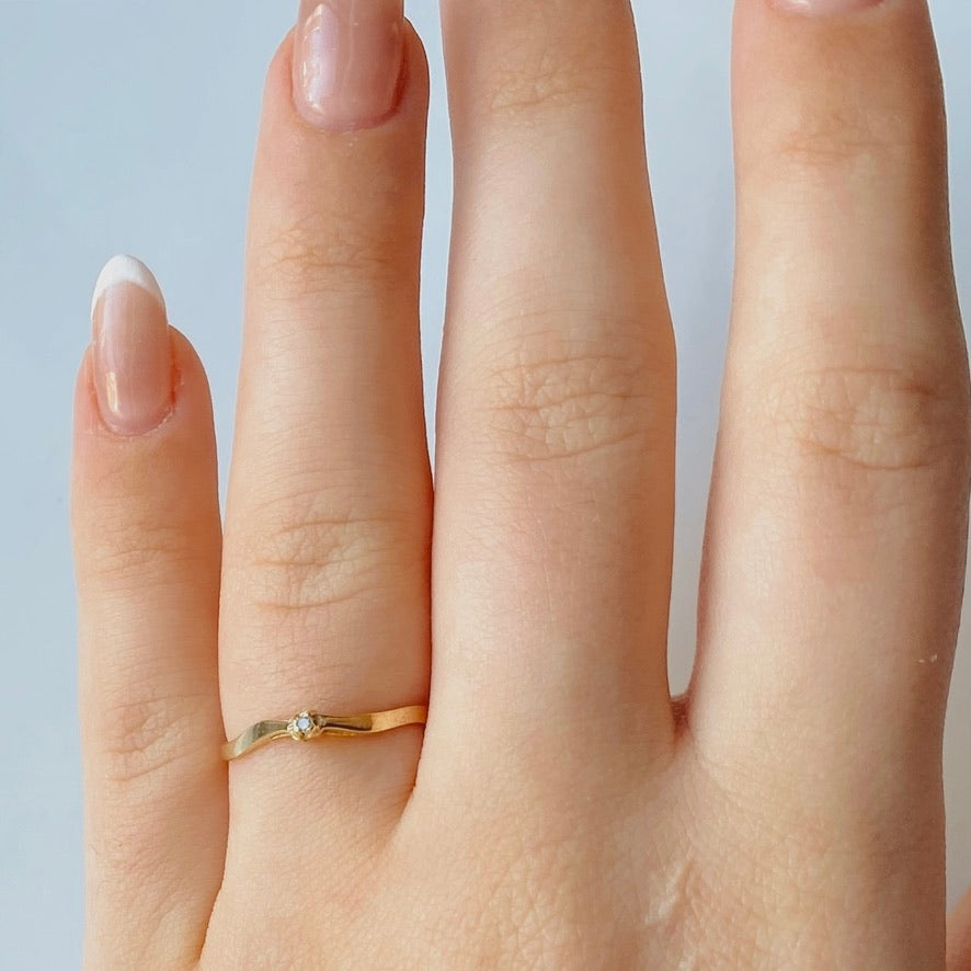 10K Gold Diamond Curve Ring
